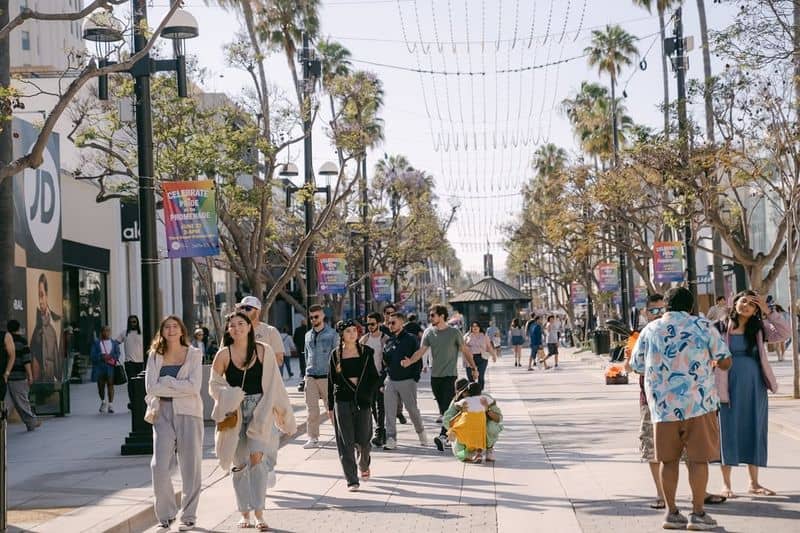 10 Southern California Attractions You'll Love—and 5 Not Worth Your Time Santa Monica Third Street Promenade