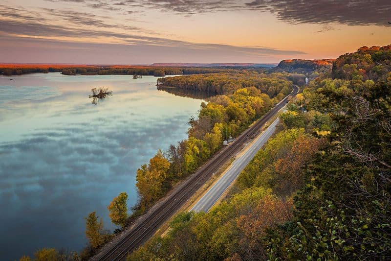 10 Stunning Illinois Drives That’ll Take Your Breath Away Illinois River Road