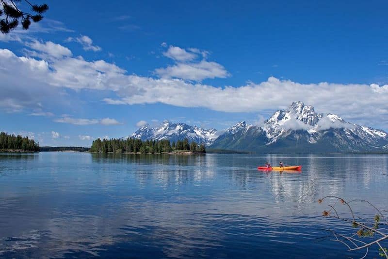10 Stunning Lakes in Wyoming That Will Leave You Speechless Jackson Lake, Teton County