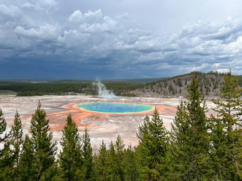 10 Stunning Lakes in Wyoming That Will Leave You Speechless Yellowstone Lake, Teton County