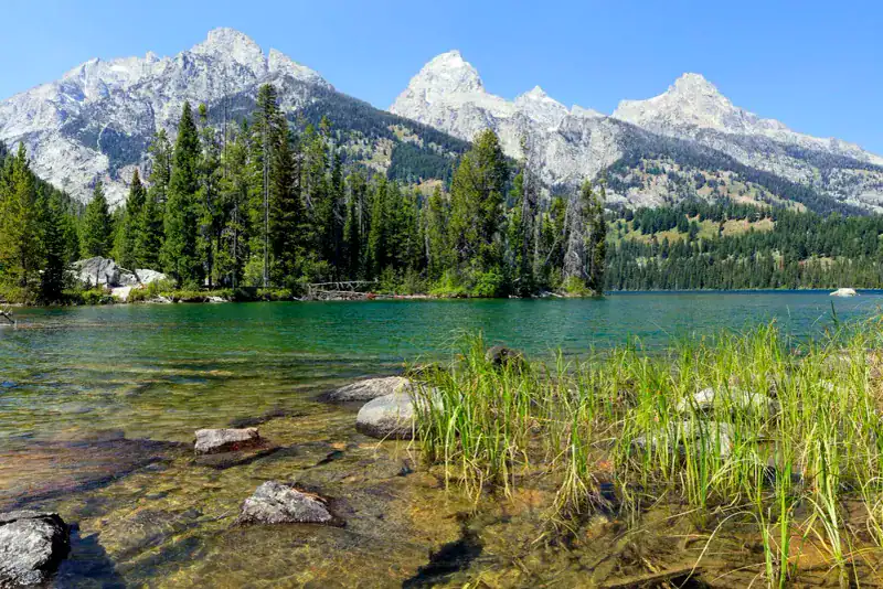 10 Stunning Lakes in Wyoming That Will Leave You Speechless Taggart Lake, Teton County