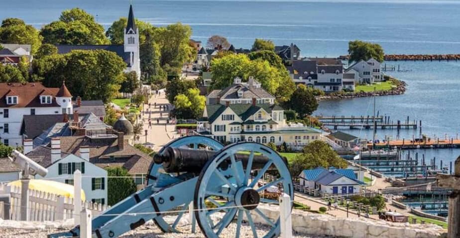 10 beautiful michigan towns that look like postcards