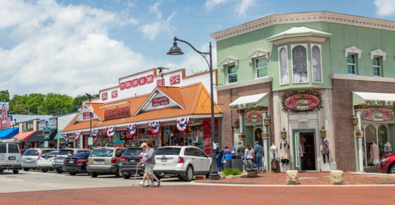 10 Charming Destinations That Feel Just Like Pigeon Forge