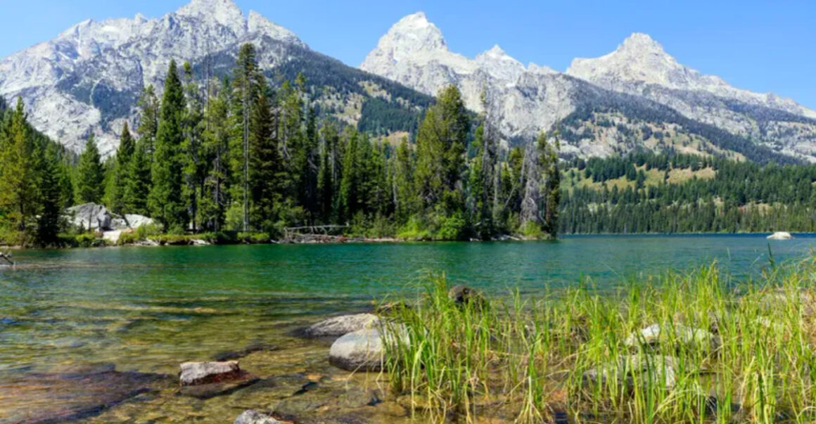 10 stunning lakes in wyoming that will leave you speechless