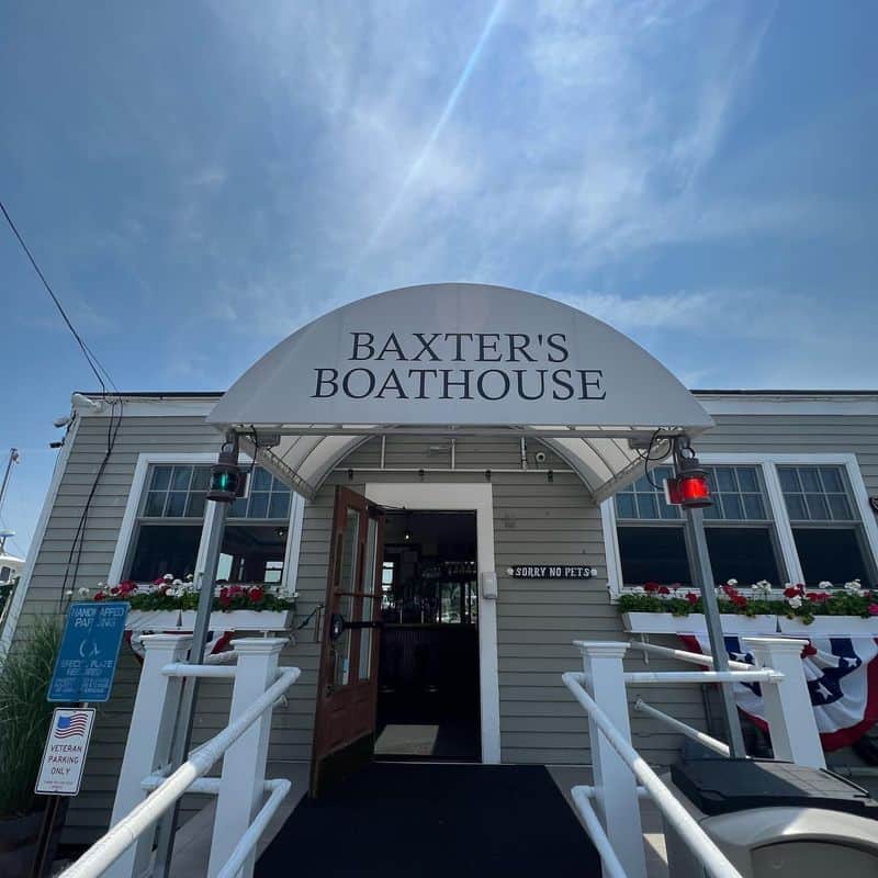 11 Must-Try Lobster Shacks in Massachusetts Serving Rolls Done Right Baxter's Boathouse – Hyannis