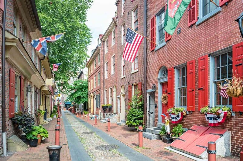 Stroll Along the Picturesque Elfreth's Alley Museum