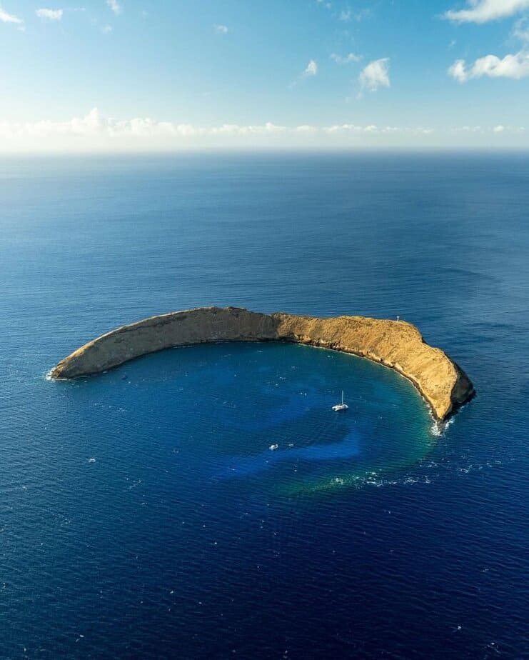13 Breathtaking Natural Wonders in Hawaii You Absolutely Have to See Molokini Crater – Maui