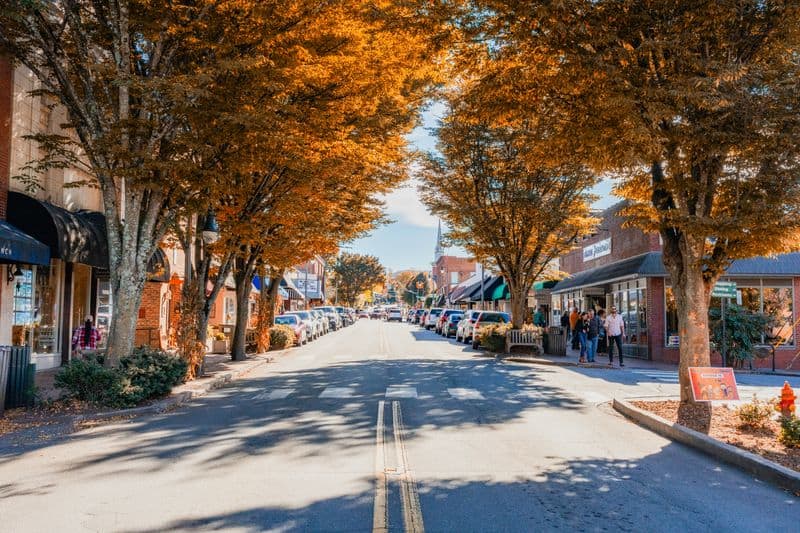 13 Dreamy Romantic Getaways in North Carolina for Couples Waynesville: Artsy Mountain Town Romance