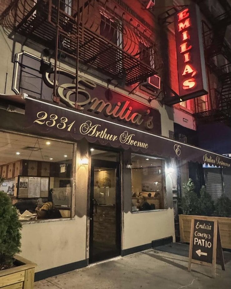 13 Places in New York Where Spaghetti & Meatballs Steal the Show Emilia's