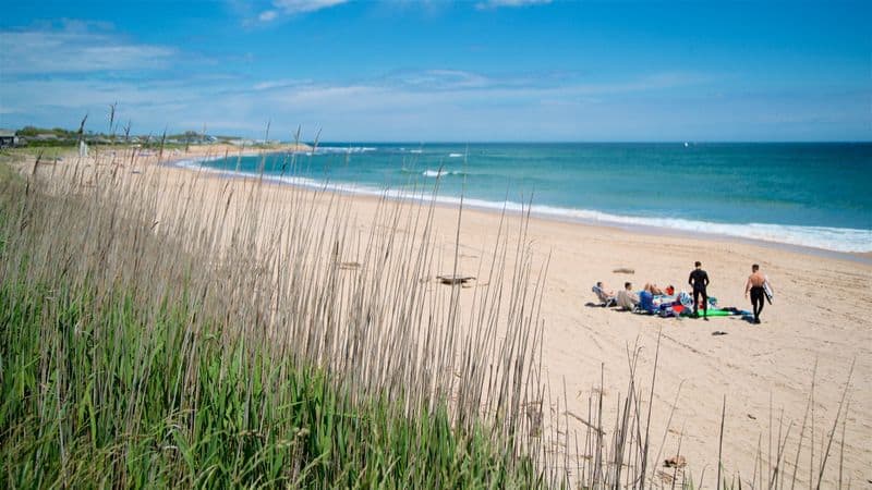 Wander around Gin Beach Market