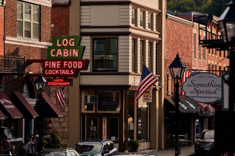 8 Timeless Illinois Steakhouses Locals Keep Coming Back To The Log Cabin Steakhouse