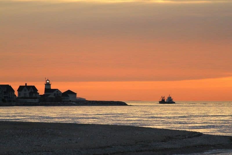 Sun, Sand, and Strolls: 10 Can’t-Miss Connecticut Boardwalks Lordship Seawall, Stratford
