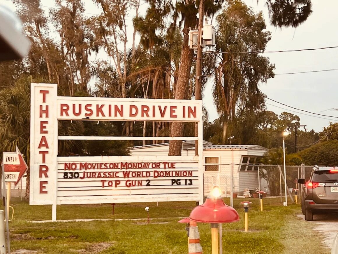 7 Classic Drive-In Movie Theaters in Florida That Bring Back the Good Times 2 ezgif 26f5a0026a4973