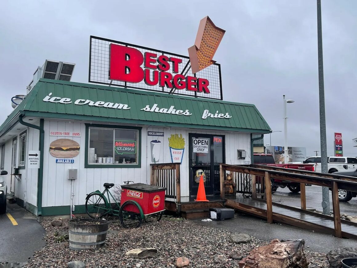 11 Legendary Montana Burger Shacks Serving Up Nostalgia and Flavor 4 ezgif 3c01416f91d4f1