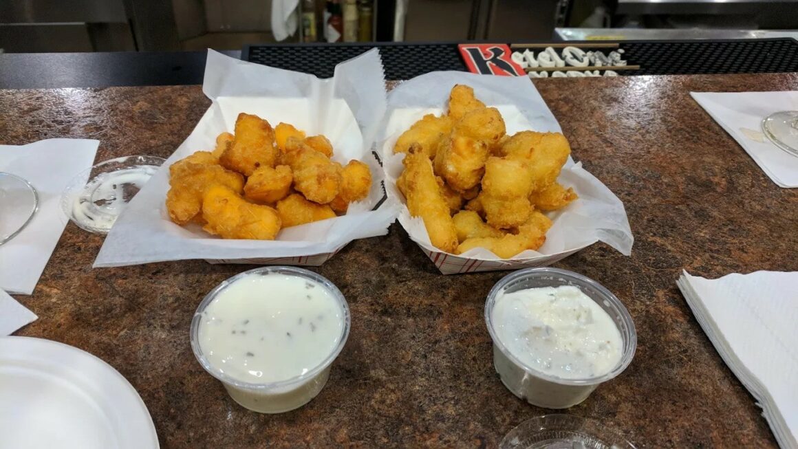 10 Wisconsin Spots Serving Cheese Curds That'll Blow Your Mind 4 ezgif 6a29617a19ce21