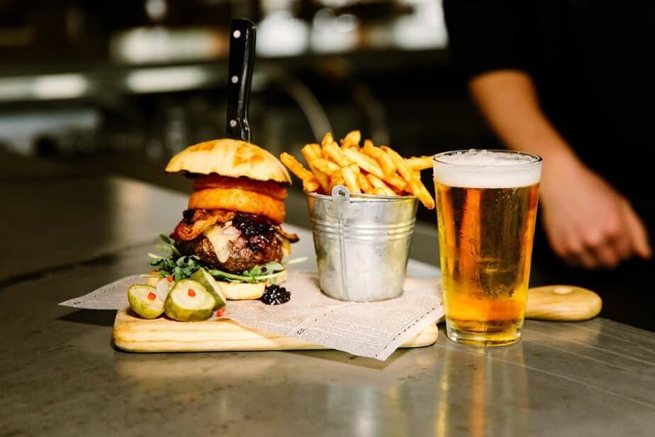 11 Legendary Montana Burger Shacks Serving Up Nostalgia and Flavor 2 snapins ai 2924288886134970126