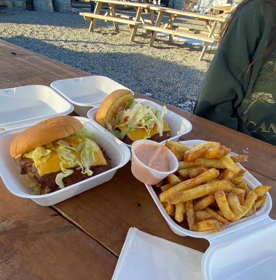 11 Legendary Montana Burger Shacks Serving Up Nostalgia and Flavor 3 snapins ai 3518697441702361181