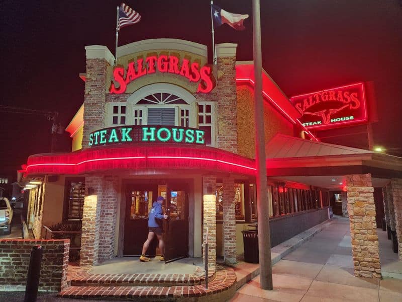 10 Galveston Restaurants Perfect for Quick Stops That Don’t Feel Rushed Saltgrass Steak House