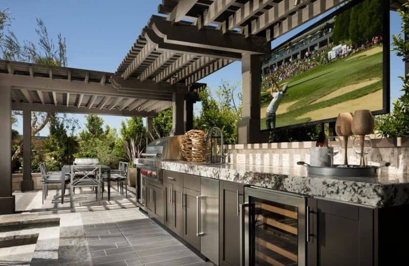 Outdoor Kitchen & BBQ Station