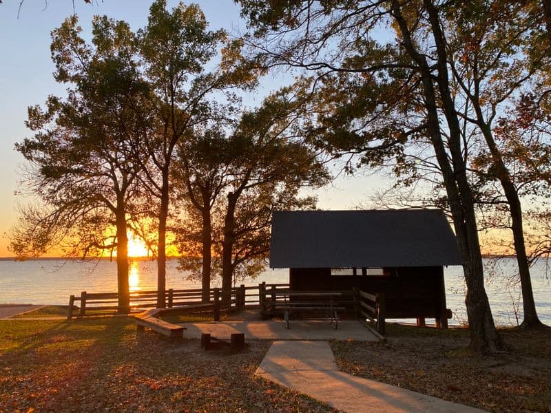 9 Cozy Romantic Escapes Near Houston Lake Livingston State Park & Cabins (Livingston)