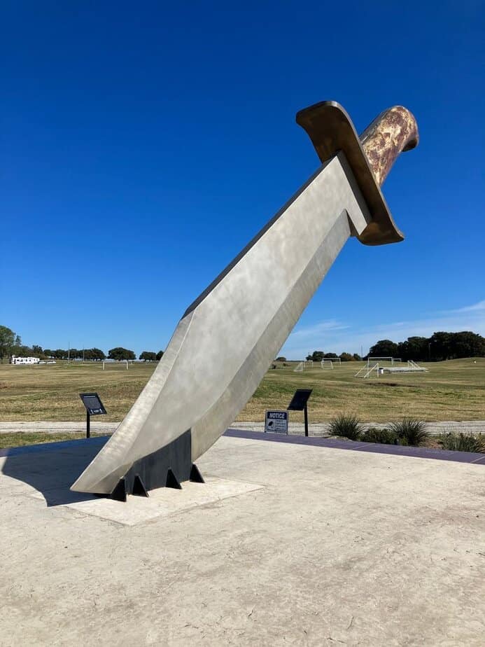 9 Texas Places Locals Love but Pretend They Don’t World’s Largest Bowie Knife (Bowie)