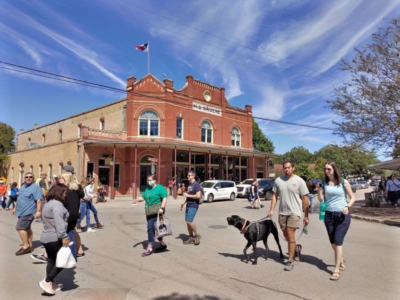 Downtown New Braunfels Eats and Beer Gardens