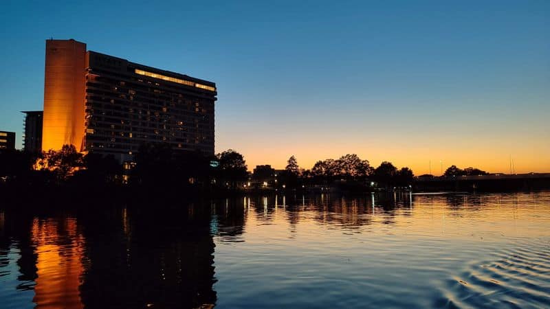 Even If You Don’t Kayak, This Texas Sunset Tour Is a Must-See Ann and Roy Butler Hike and Bike Trail Twilight Loop