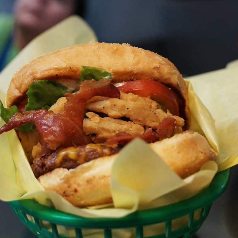 People Can’t Stop Talking About the Chili Cheese Fries at This Texas Restaurant Papa Duck’s Chili, By The Bowl