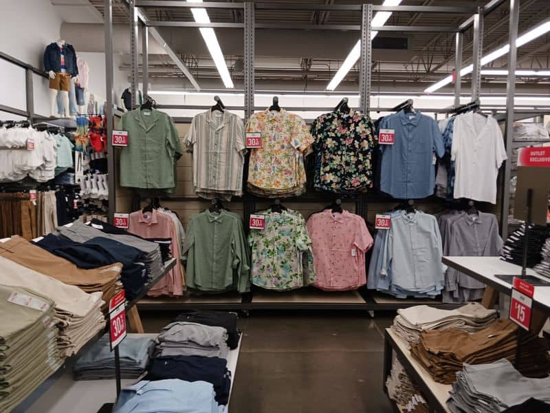 This Giant Texas Outlet Mall Turns $50 Into a Full Shopping Cart Denim Deal Hunt at Levi's and Old Navy