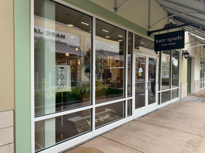 This Giant Texas Outlet Mall Turns $50 Into a Full Shopping Cart Coach and Kate Spade: Small Leather Wins