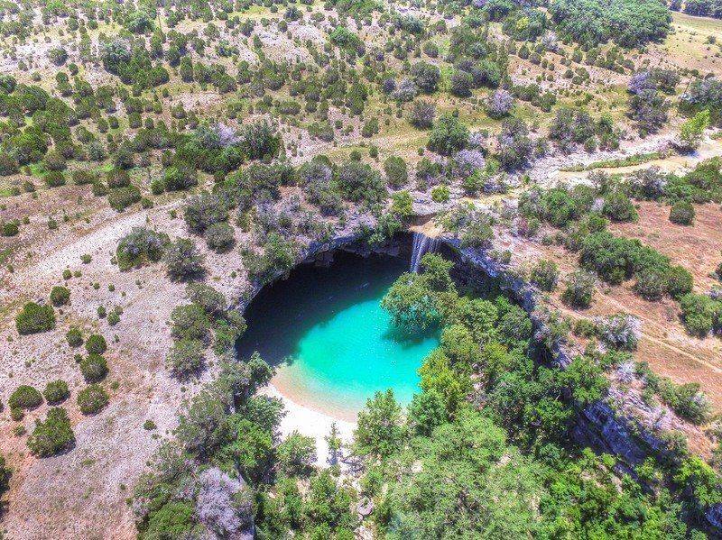 This Might Be Texas’ Most Instagrammable Place The Iconic Grotto Curve