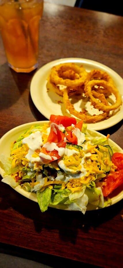 This No-Frills Texas Restaurant Turned Onion Rings Into a Road-Trip Obsession The Salad Bar That Actually Matters