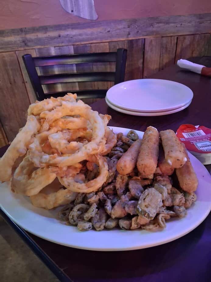 This No-Frills Texas Restaurant Turned Onion Rings Into a Road-Trip Obsession Appetizer Parade: Japs, Rings, And More