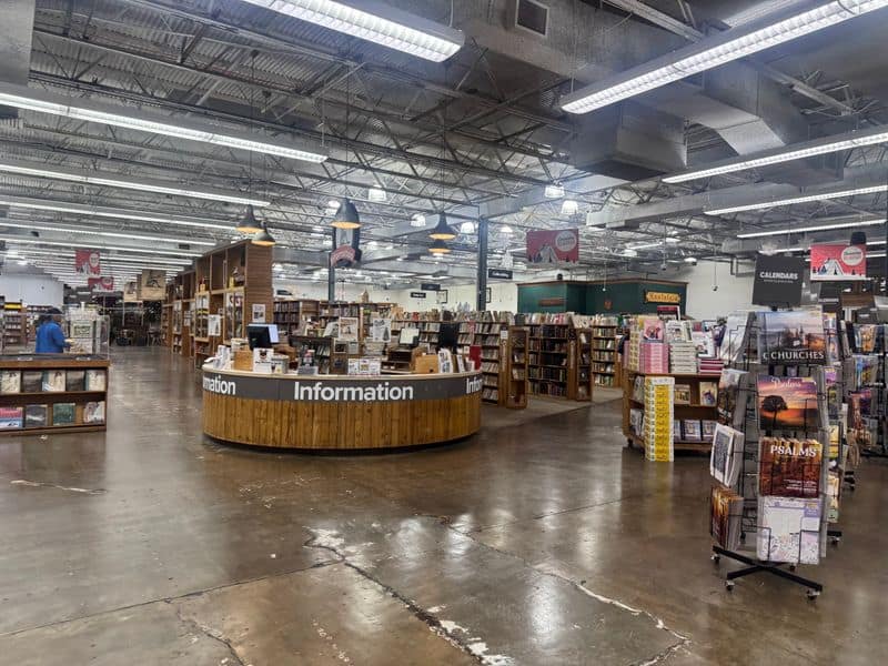 Flagship Scale That Invites Getting Lost