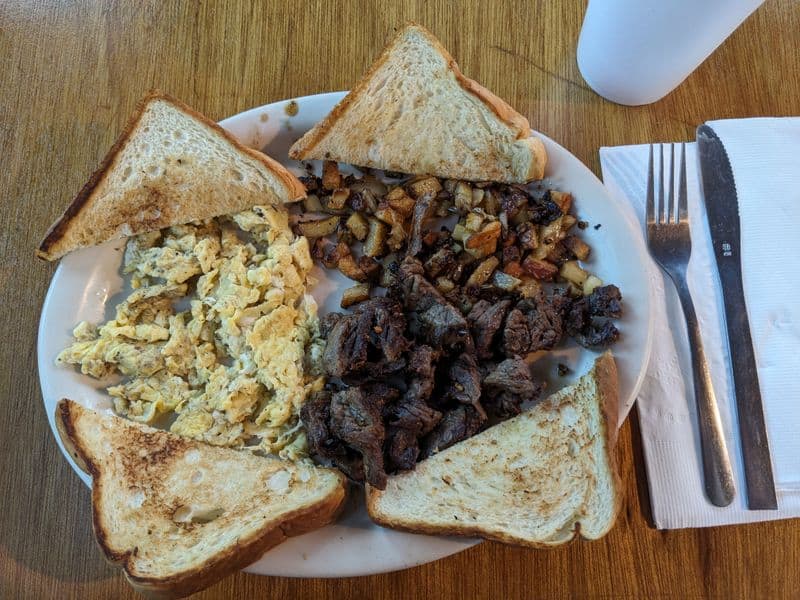 This Tiny Restaurant in Texas Quietly Became a Global Burger Legend Breakfast And Weekend Mornings Done Right