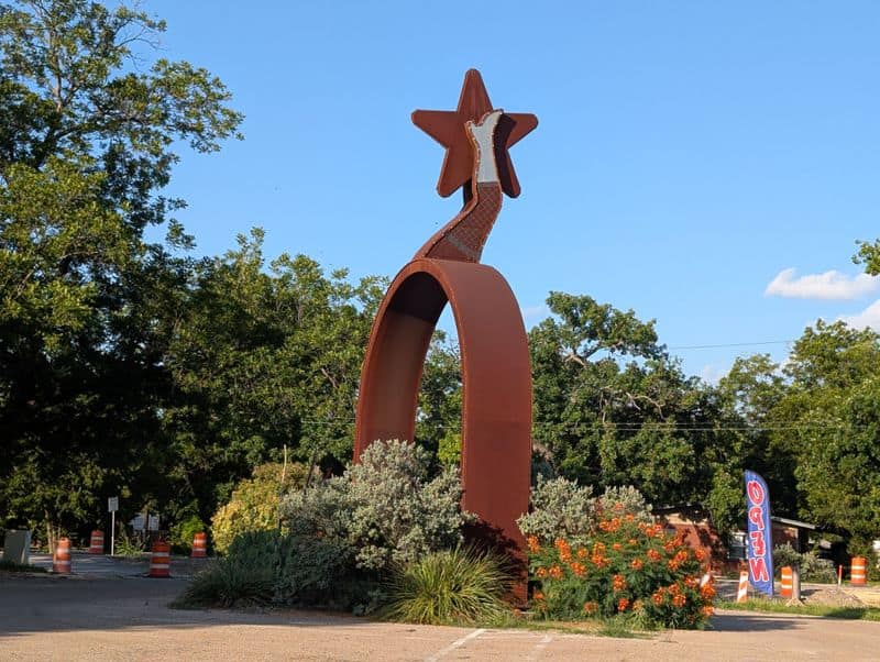 World’s Largest Spur (Lampasas, TX)