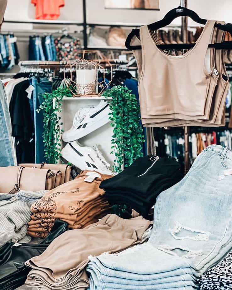 You Can Fill a Whole Shopping Cart at This Huge Texas Thrift Store for $35 Navigating Hours, Crowds, and Staff Tips