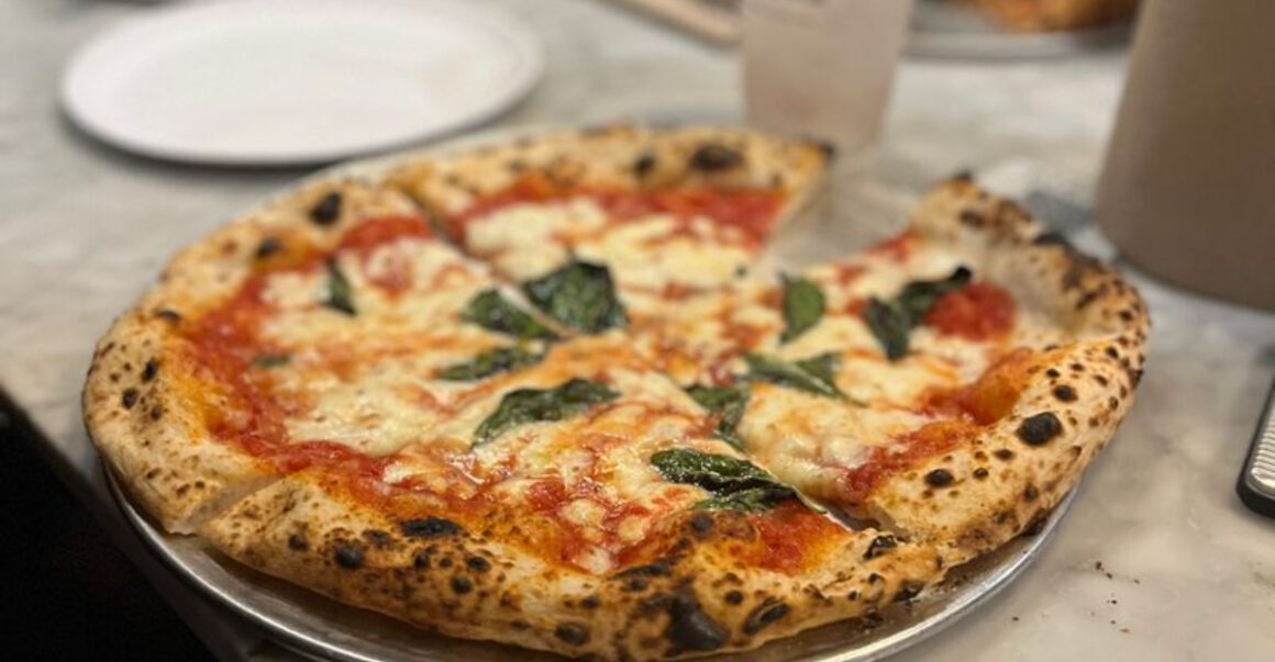 these 10 texas restaurants prove great pizza doesnt need to be fancy