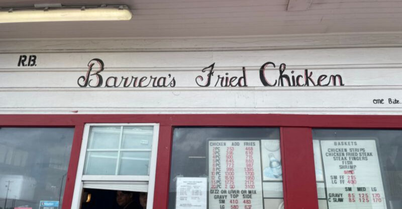 This No-Frills Texas Restaurant Has Fried Chicken Texans Are Obsessed With