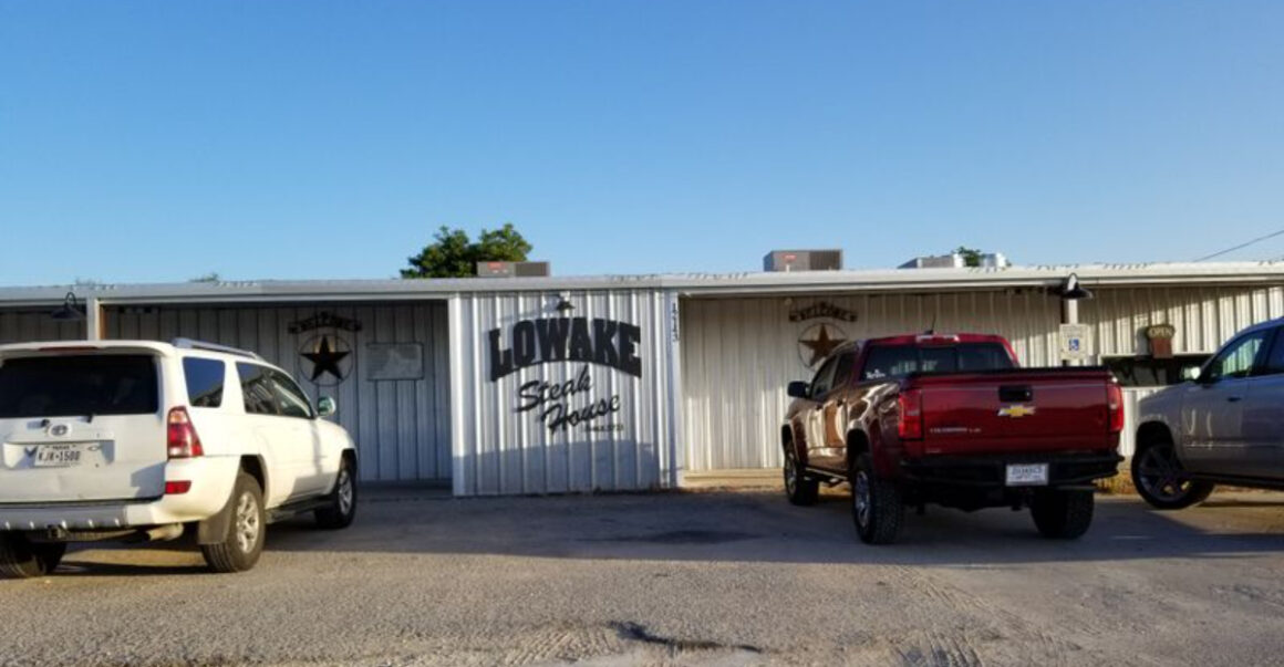 this no frills texas restaurant turned onion rings into a road trip obsession