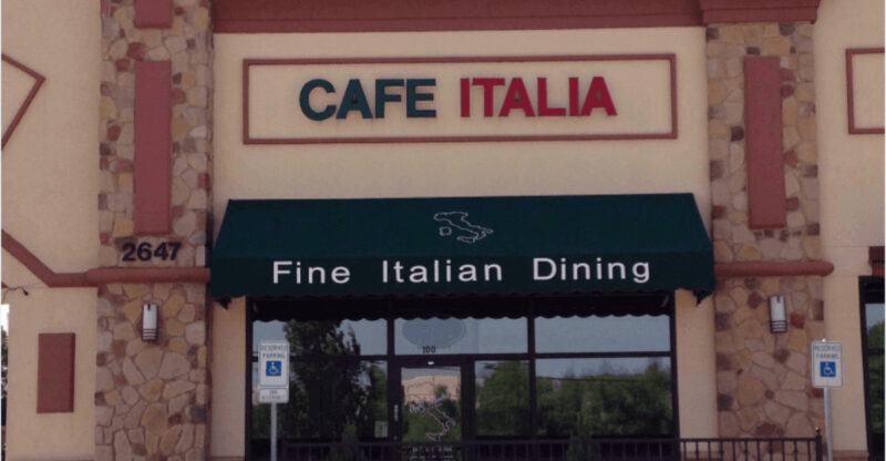 This Old-School Italian Restaurant in Texas Feels Frozen in Time