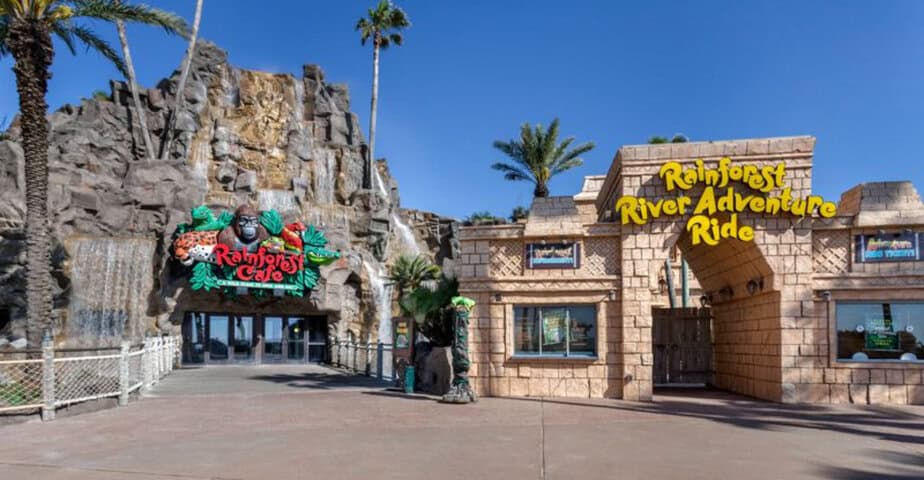this rainforest cafe in texas turns dinner into a boat ride