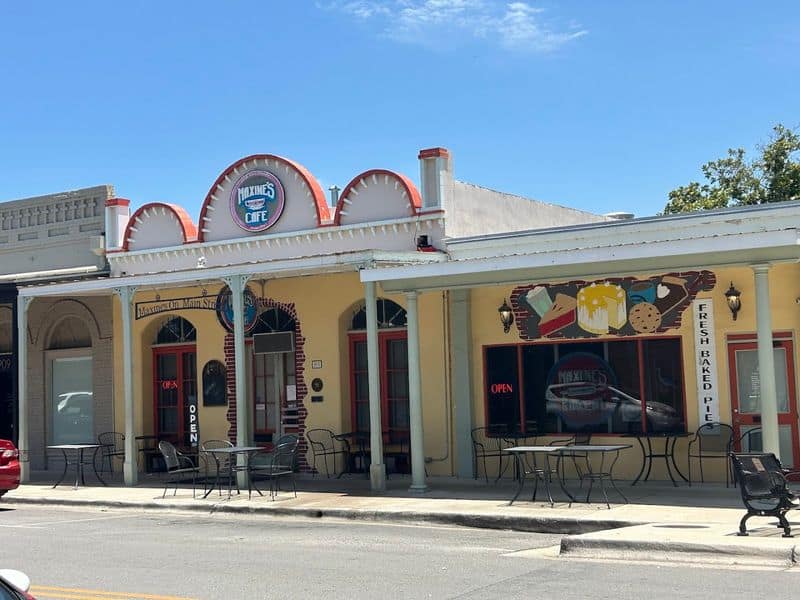 Maxine&rsquo;s Cafe & Bakery (Bastrop)