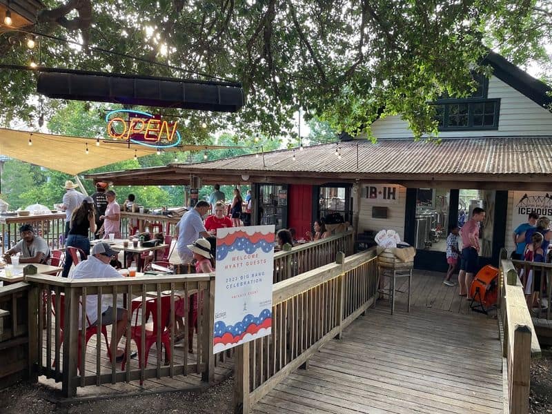 Neighbor&rsquo;s Kitchen & Yard (Bastrop)