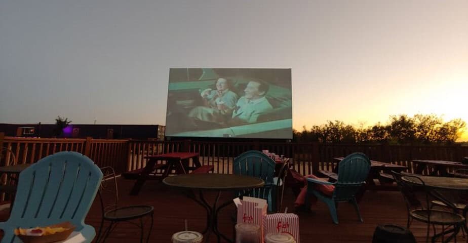 6 classic texas drive in movie theaters still lighting up the night