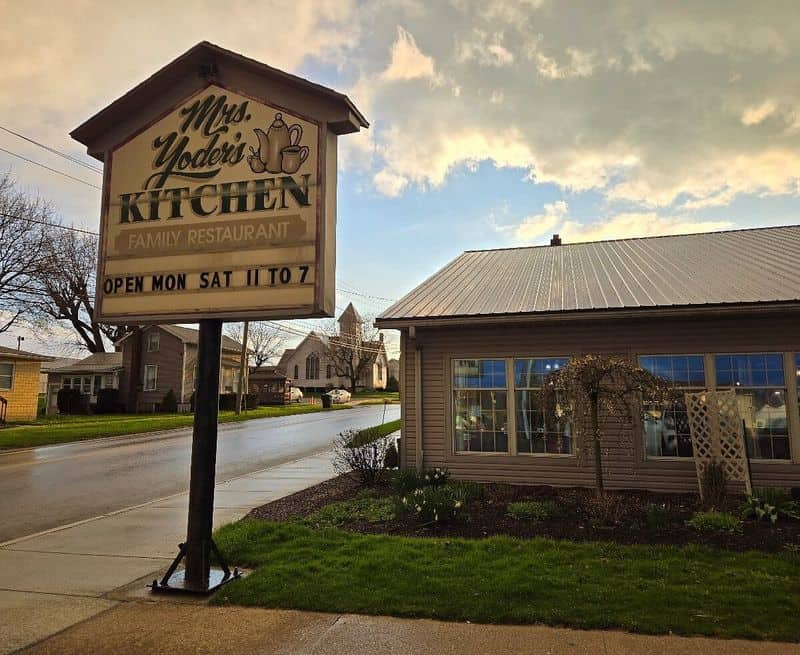 7 Unassuming Ohio Restaurants Serving Fried Chicken That’s Out of This World Mrs. Yoder’s Kitchen (Mt. Hope)