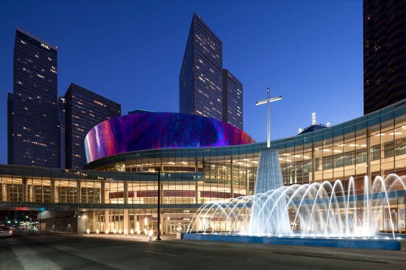 8 Texas Churches With Jaw-Dropping Architecture and Unforgettable Beauty First Baptist Church (Dallas)