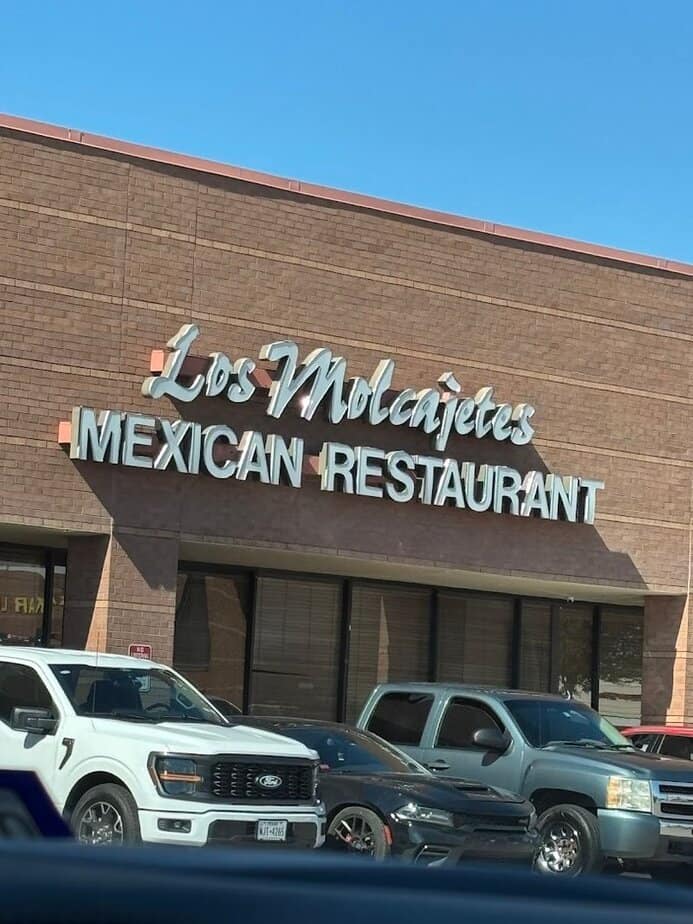 8 Texas Mexican Restaurants That Truly Deliver Authentic Flavor Los Molcajetes (Fort Worth)