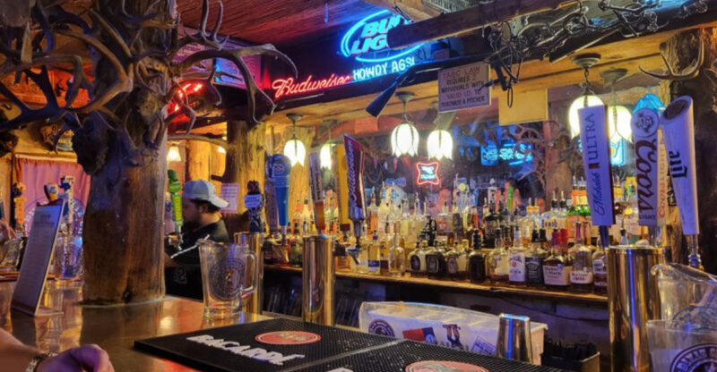 9 Texas Bars That Guarantee a Perfect Night Out