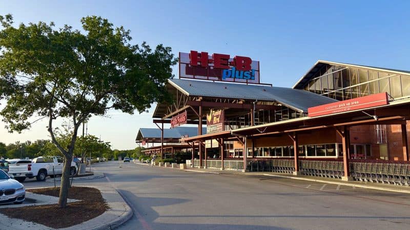 H-E-B plus! at N Loop 1604 W: The One-Stop Giant